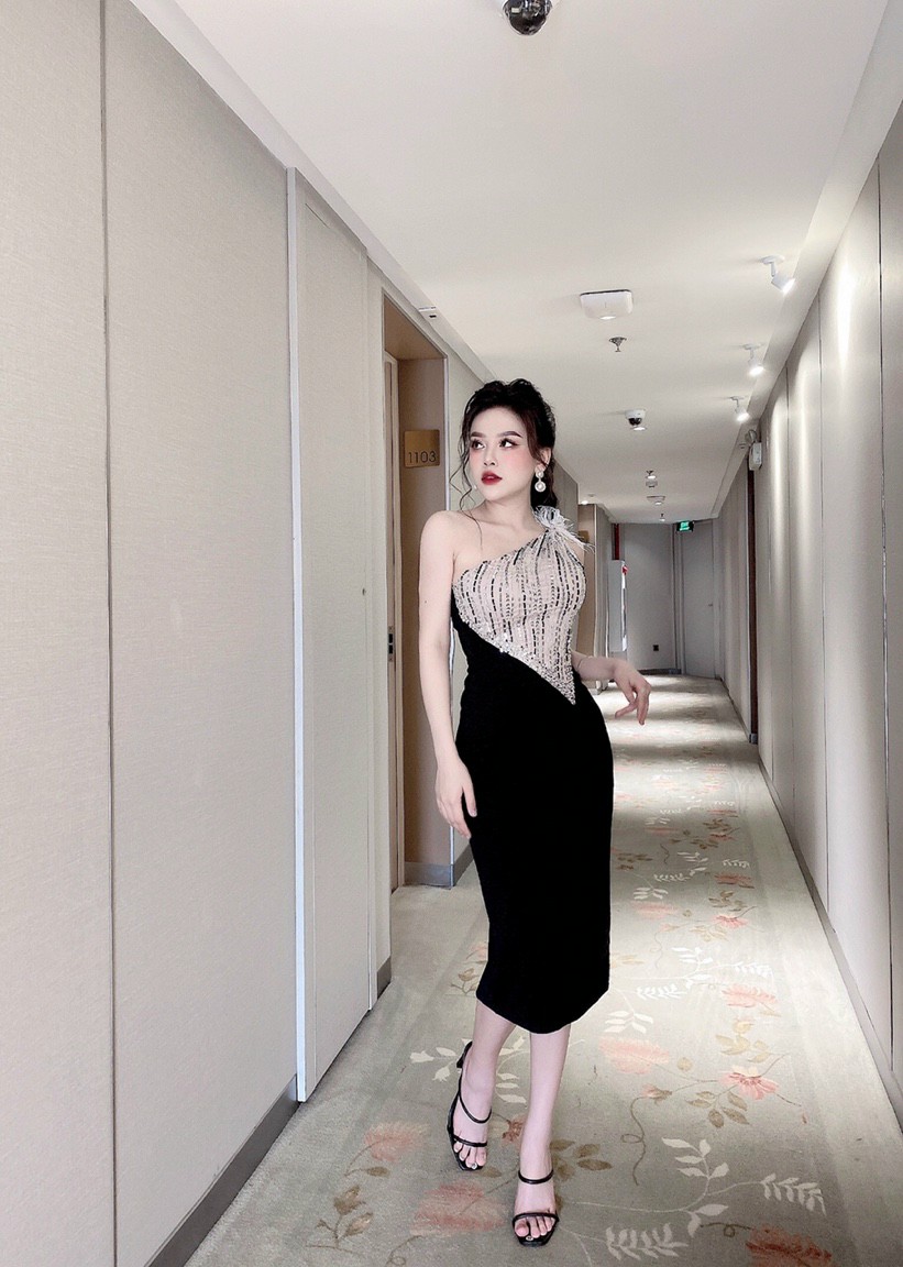 Đầm dự tiệc cưới  lệch vai kết lông vũ- HN1144